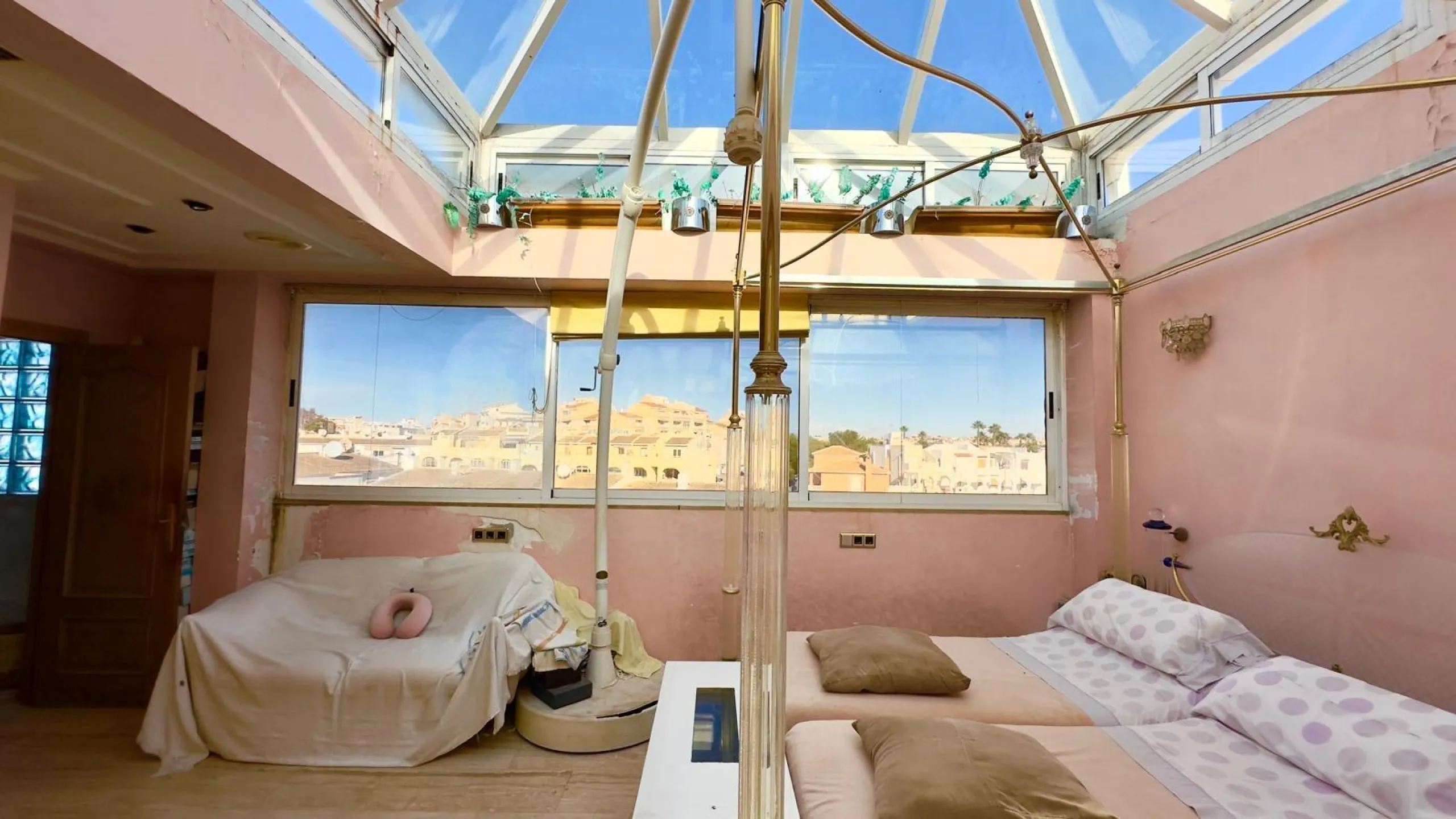 2 BEDROOM, 2 BATHROOM PENTHOUSE IN TORREVIEJA