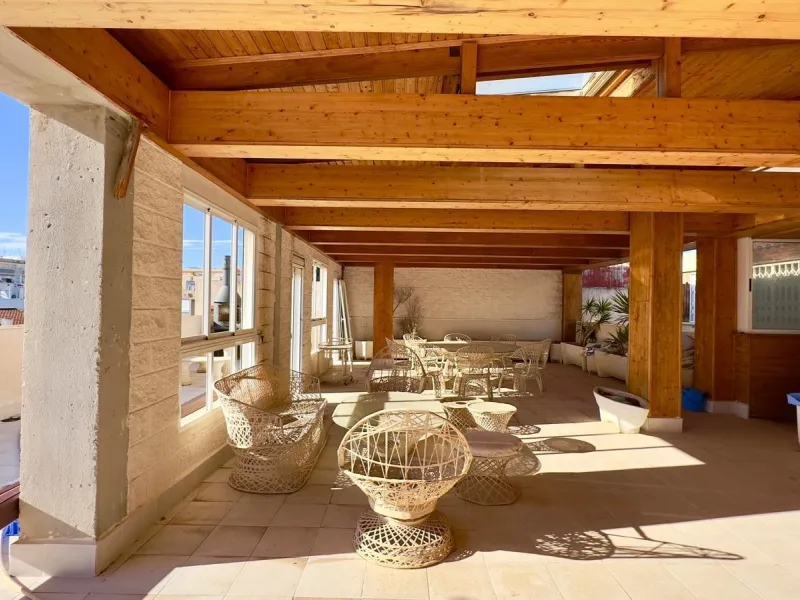 2 BEDROOM, 2 BATHROOM PENTHOUSE IN TORREVIEJA
