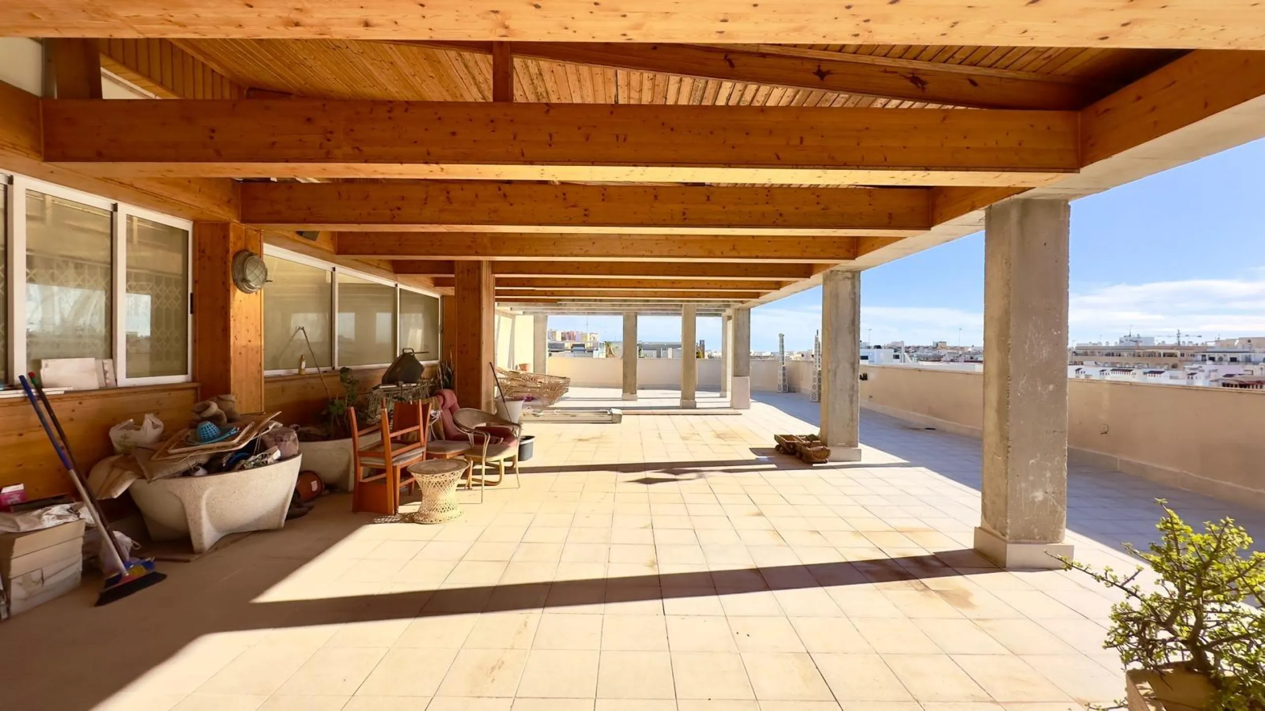 2 BEDROOM, 2 BATHROOM PENTHOUSE IN TORREVIEJA