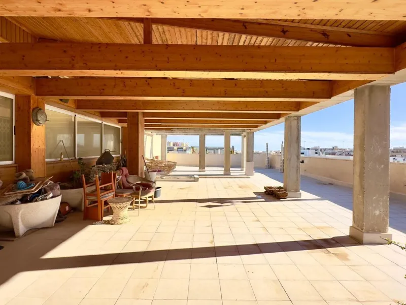 2 BEDROOM, 2 BATHROOM PENTHOUSE IN TORREVIEJA