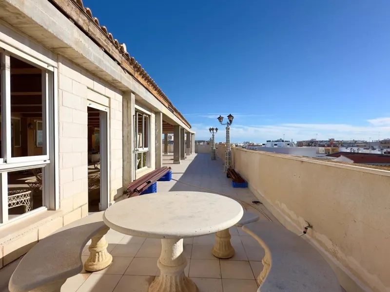 2 BEDROOM, 2 BATHROOM PENTHOUSE IN TORREVIEJA