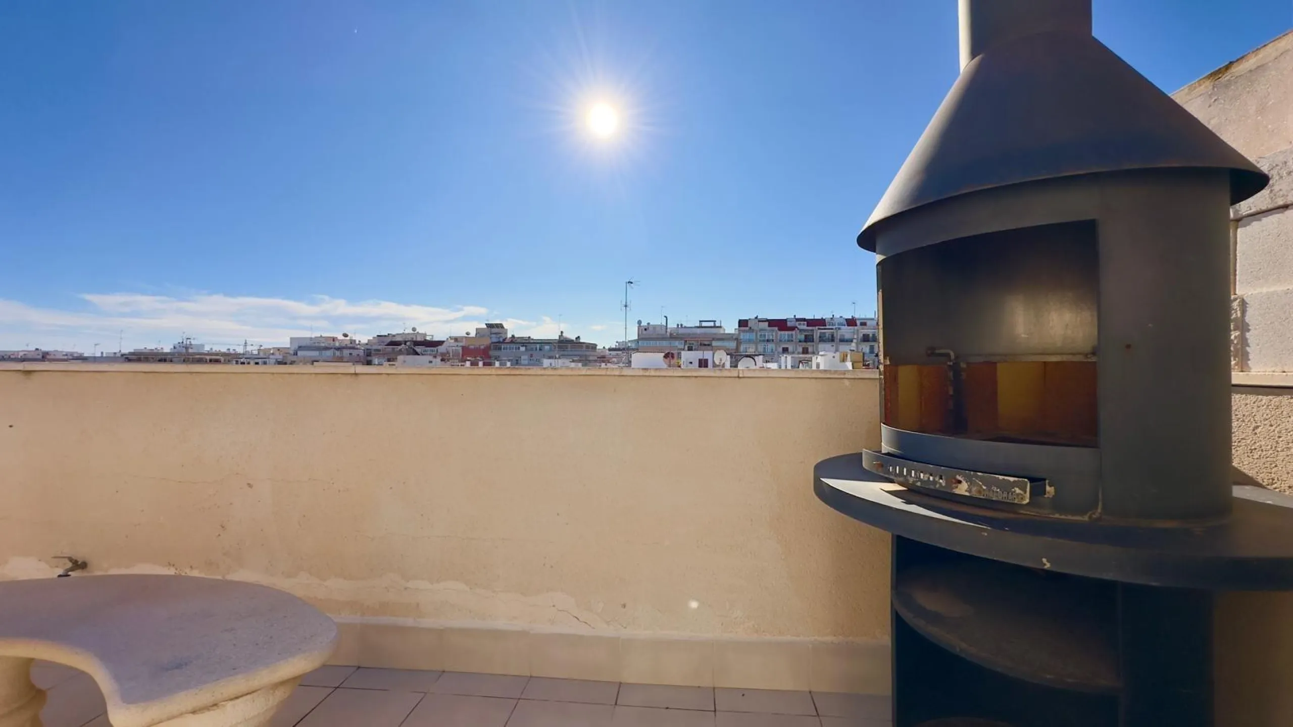 2 BEDROOM, 2 BATHROOM PENTHOUSE IN TORREVIEJA