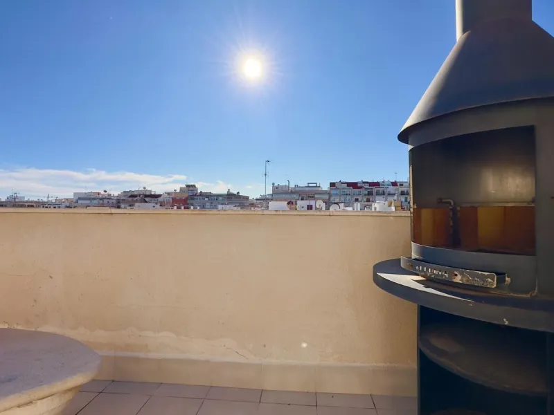 2 BEDROOM, 2 BATHROOM PENTHOUSE IN TORREVIEJA