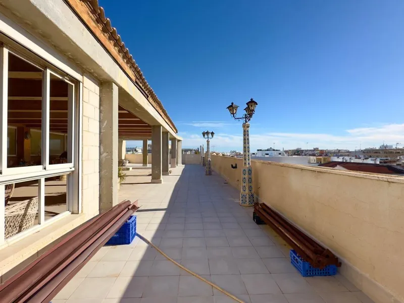 2 BEDROOM, 2 BATHROOM PENTHOUSE IN TORREVIEJA