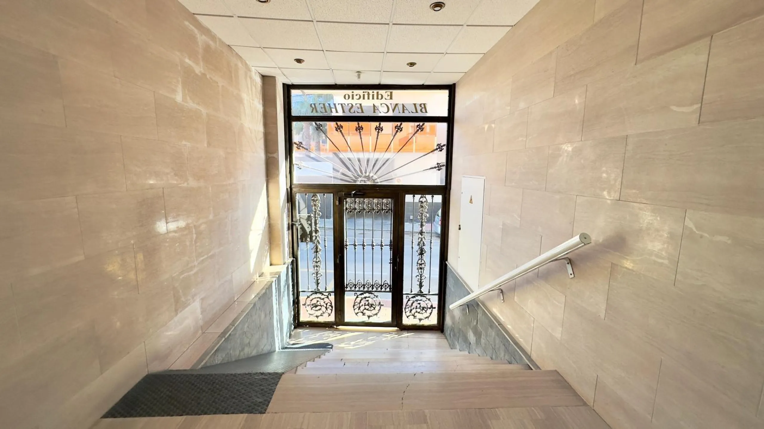 2 BEDROOM, 2 BATHROOM PENTHOUSE IN TORREVIEJA