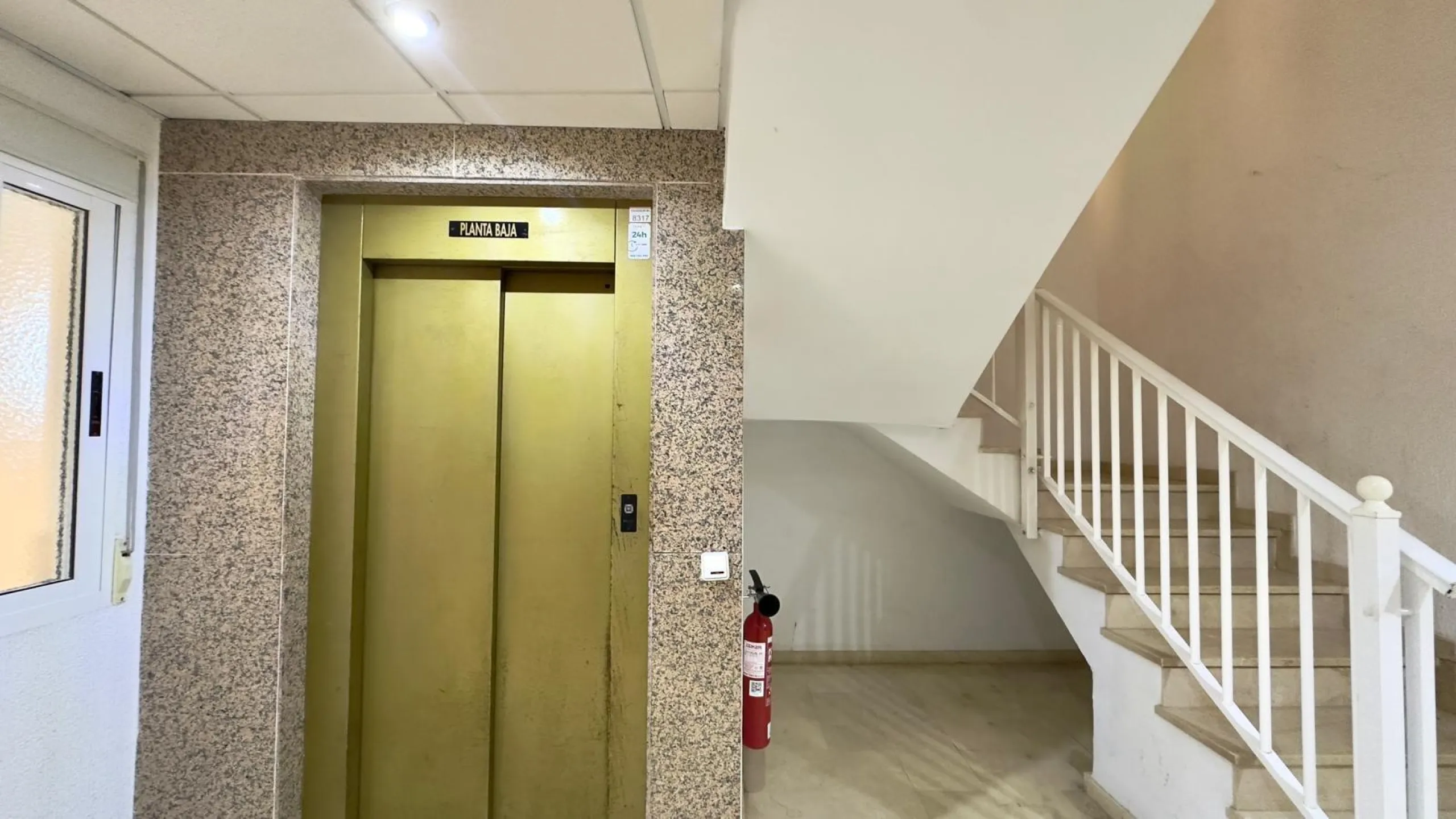 2 BEDROOM, 2 BATHROOM PENTHOUSE IN TORREVIEJA