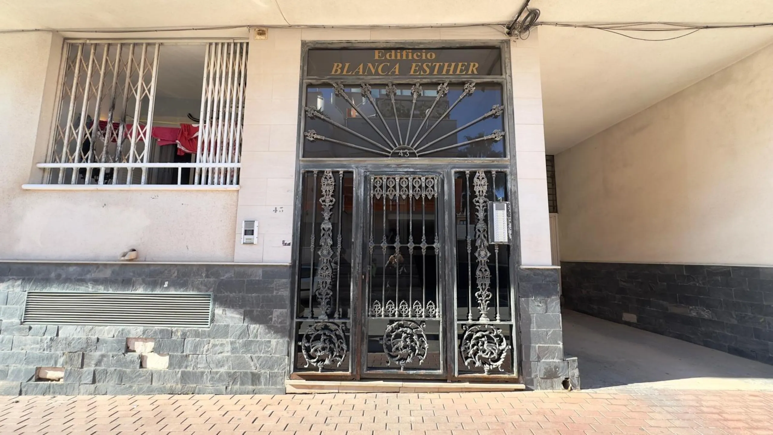 2 BEDROOM, 2 BATHROOM PENTHOUSE IN TORREVIEJA