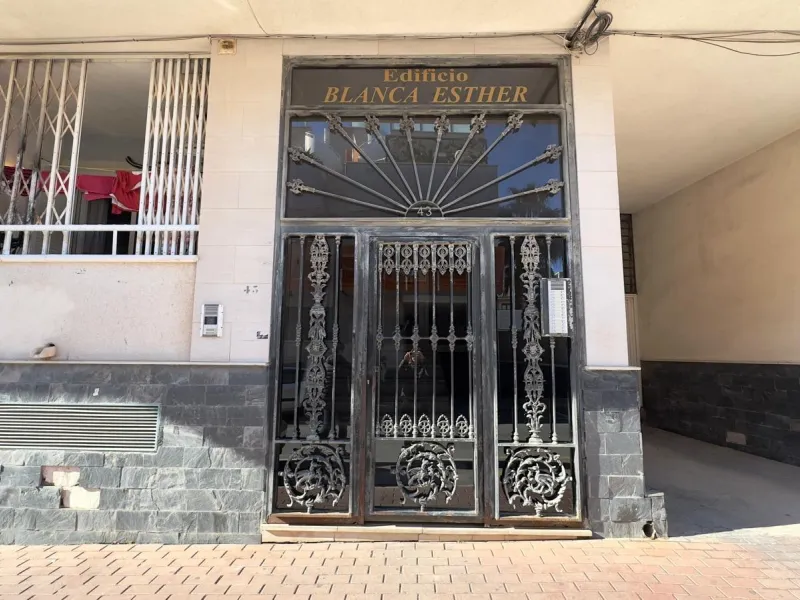 2 BEDROOM, 2 BATHROOM PENTHOUSE IN TORREVIEJA