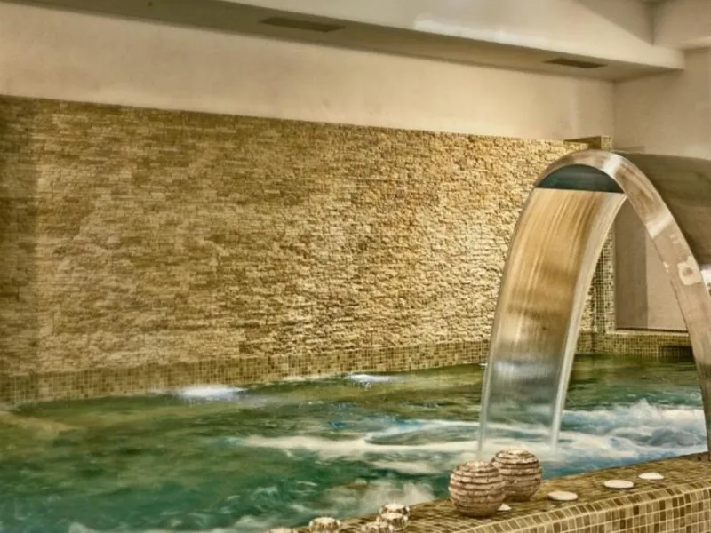 Exklusive renovierte Wohnung mit zwei Schlafzimmern in einer renommierten Hotelanlage in Nueva Andalucía, Marbella