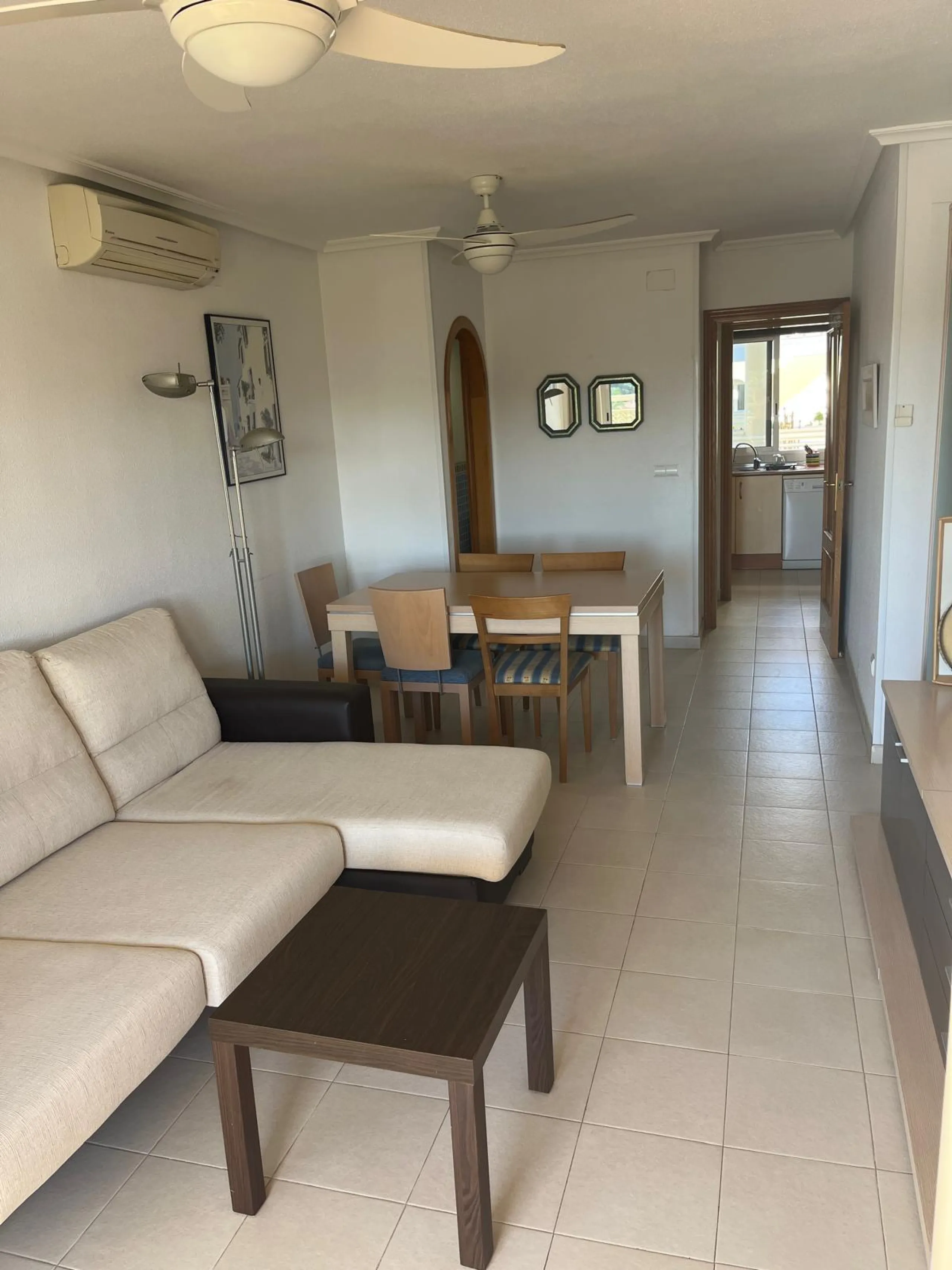 APARTAMENTO CON VISTAS AL MAR DE 3 HAB Y 2 BAÑOS CON TERRAZA Y PISCINA