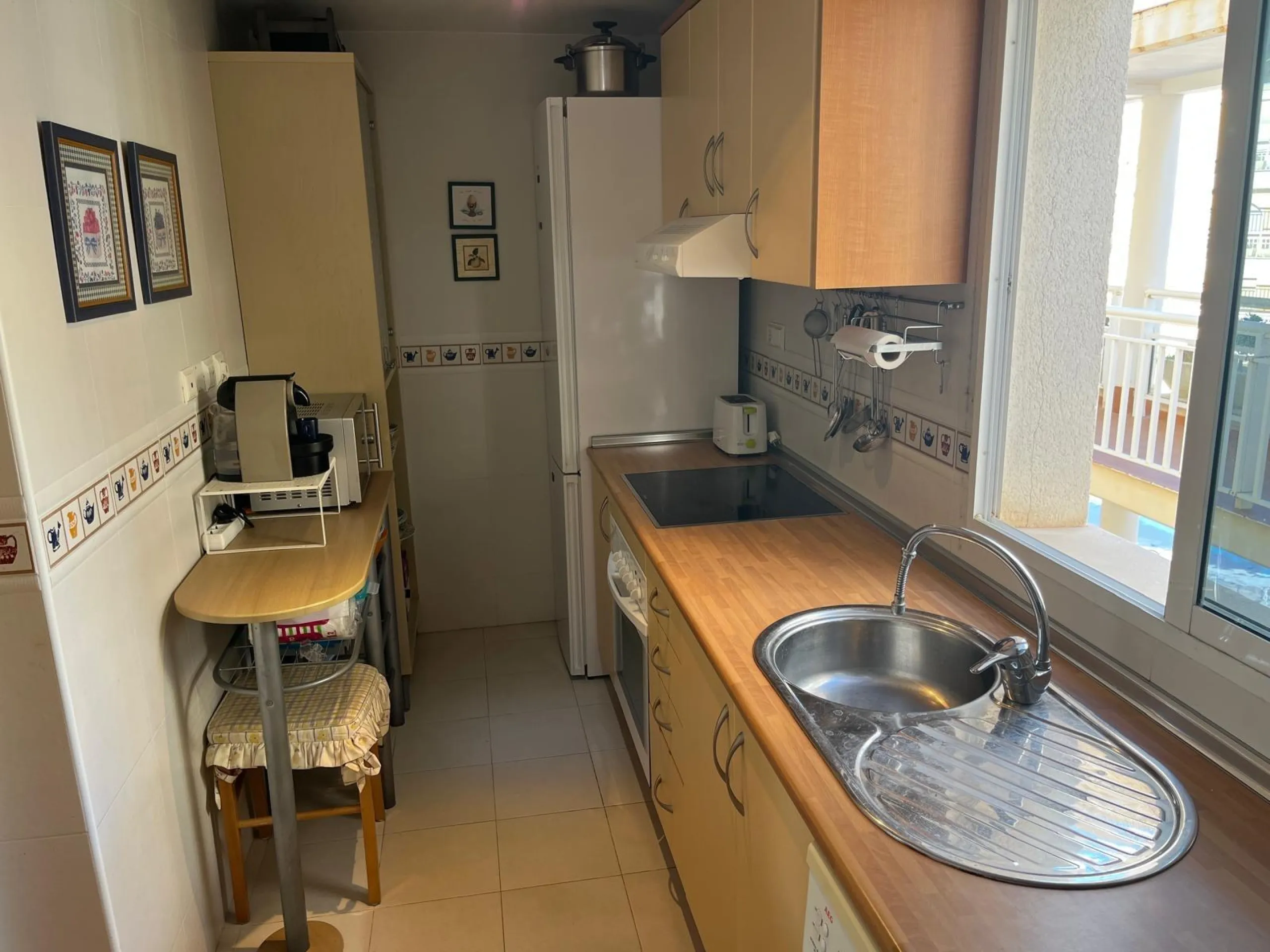 APARTAMENTO CON VISTAS AL MAR DE 3 HAB Y 2 BAÑOS CON TERRAZA Y PISCINA