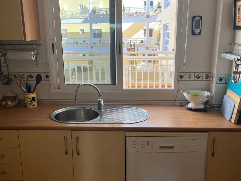 APARTAMENTO CON VISTAS AL MAR DE 3 HAB Y 2 BAÑOS CON TERRAZA Y PISCINA