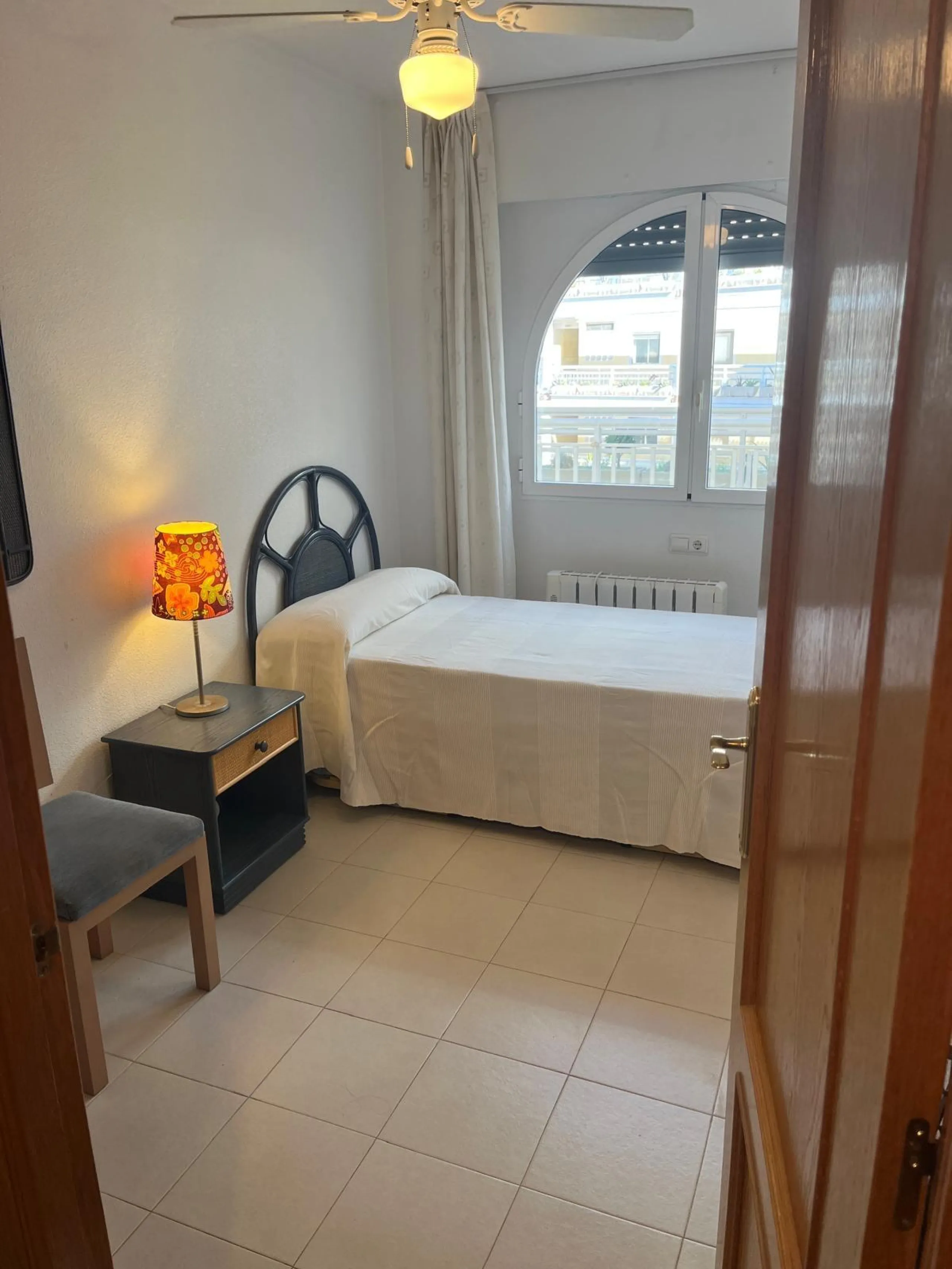 APARTAMENTO CON VISTAS AL MAR DE 3 HAB Y 2 BAÑOS CON TERRAZA Y PISCINA