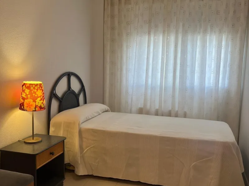 APARTAMENTO CON VISTAS AL MAR DE 3 HAB Y 2 BAÑOS CON TERRAZA Y PISCINA