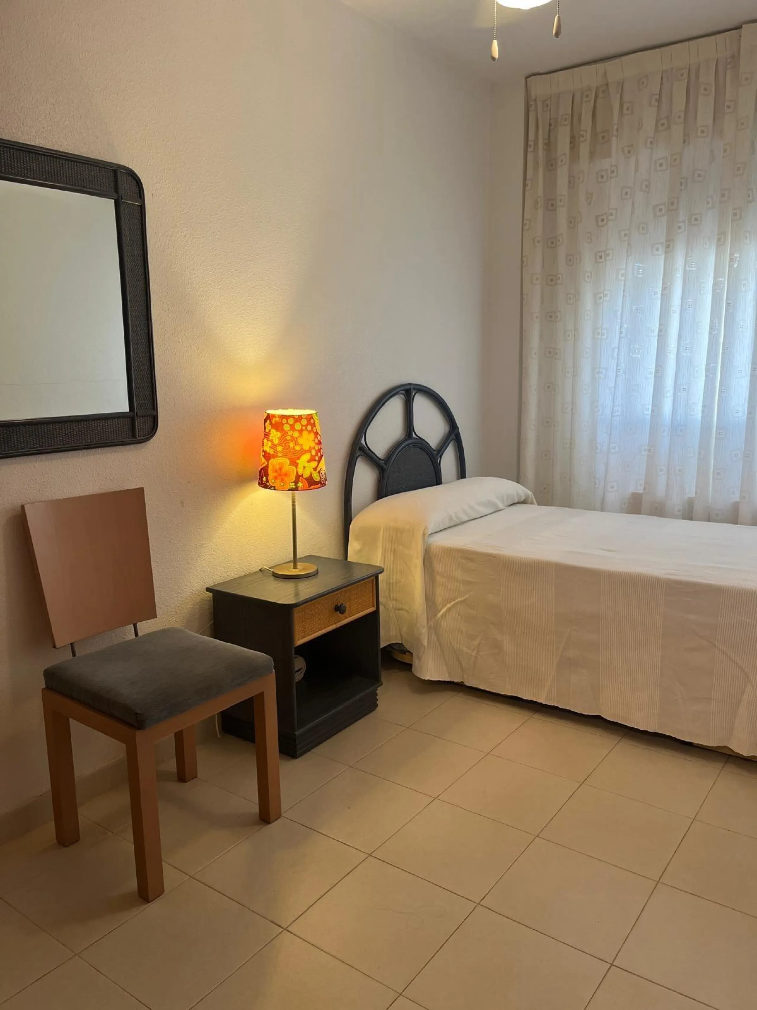 APARTAMENTO CON VISTAS AL MAR DE 3 HAB Y 2 BAÑOS CON TERRAZA Y PISCINA