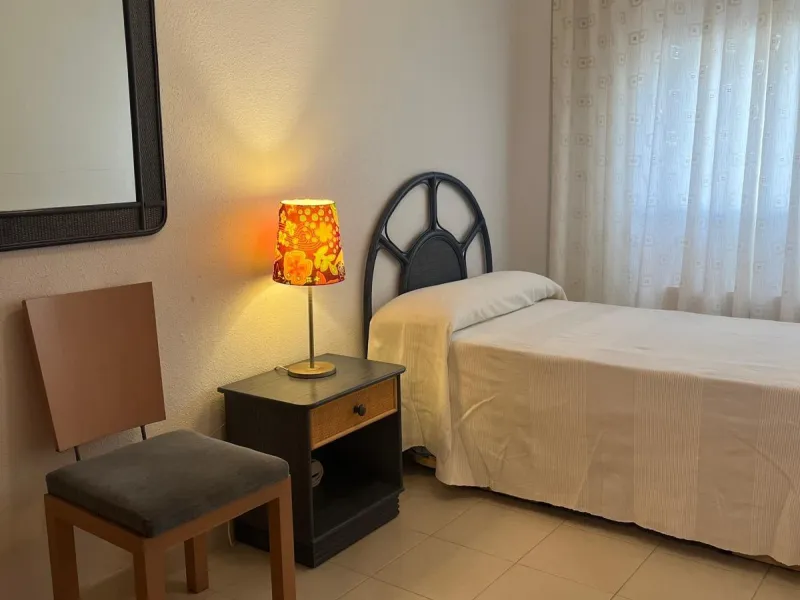 APARTAMENTO CON VISTAS AL MAR DE 3 HAB Y 2 BAÑOS CON TERRAZA Y PISCINA