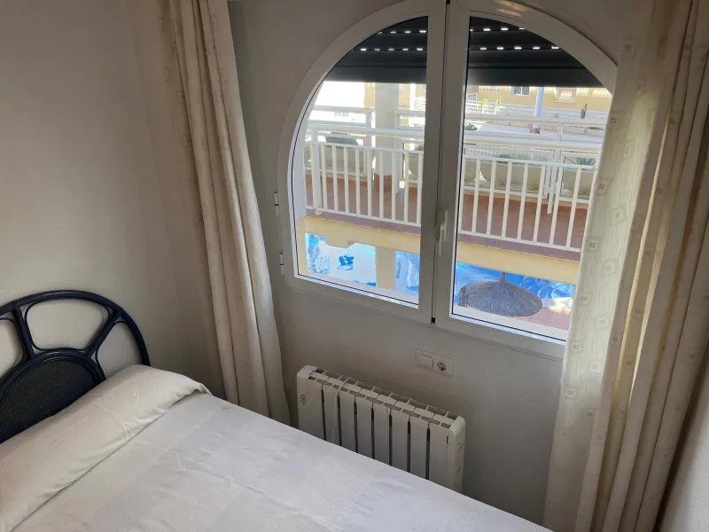APARTAMENTO CON VISTAS AL MAR DE 3 HAB Y 2 BAÑOS CON TERRAZA Y PISCINA
