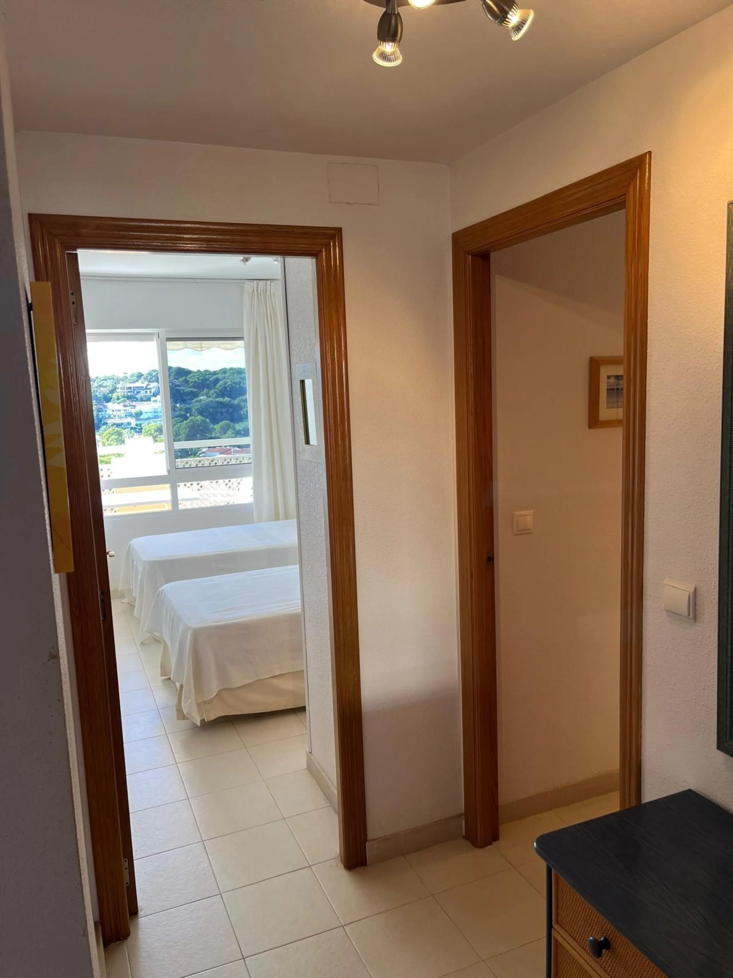 APARTAMENTO CON VISTAS AL MAR DE 3 HAB Y 2 BAÑOS CON TERRAZA Y PISCINA