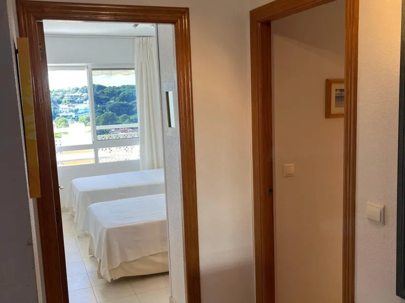 APARTAMENTO CON VISTAS AL MAR DE 3 HAB Y 2 BAÑOS CON TERRAZA Y PISCINA