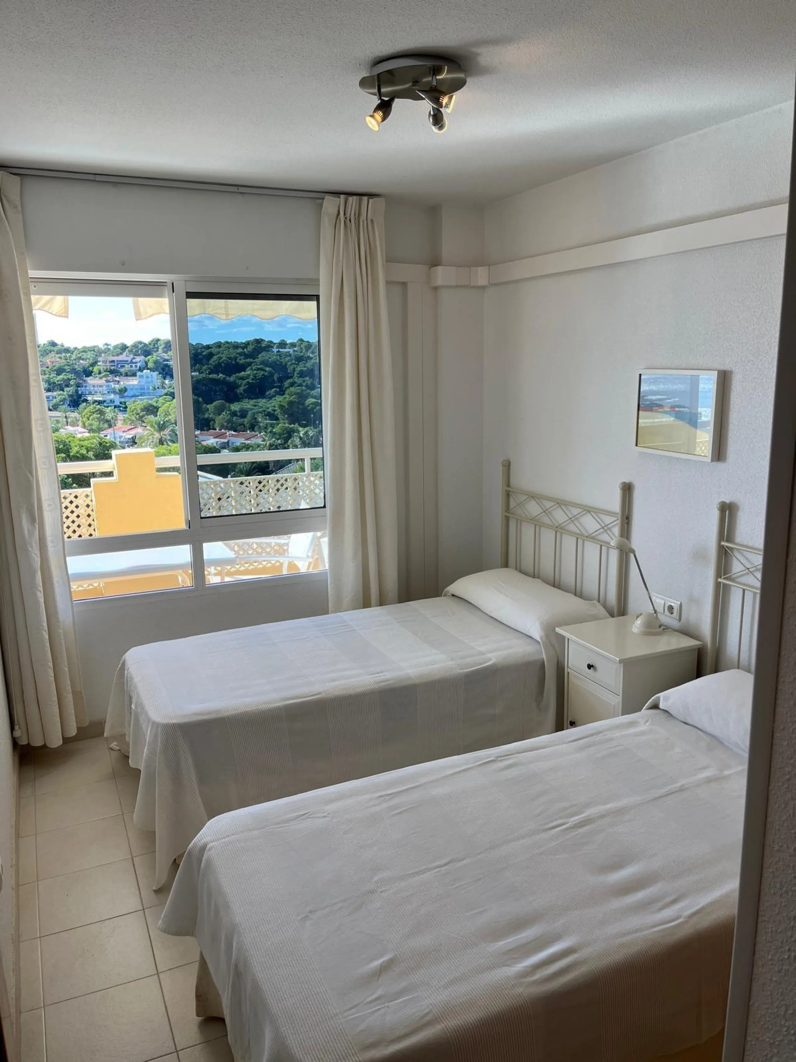 APARTAMENTO CON VISTAS AL MAR DE 3 HAB Y 2 BAÑOS CON TERRAZA Y PISCINA