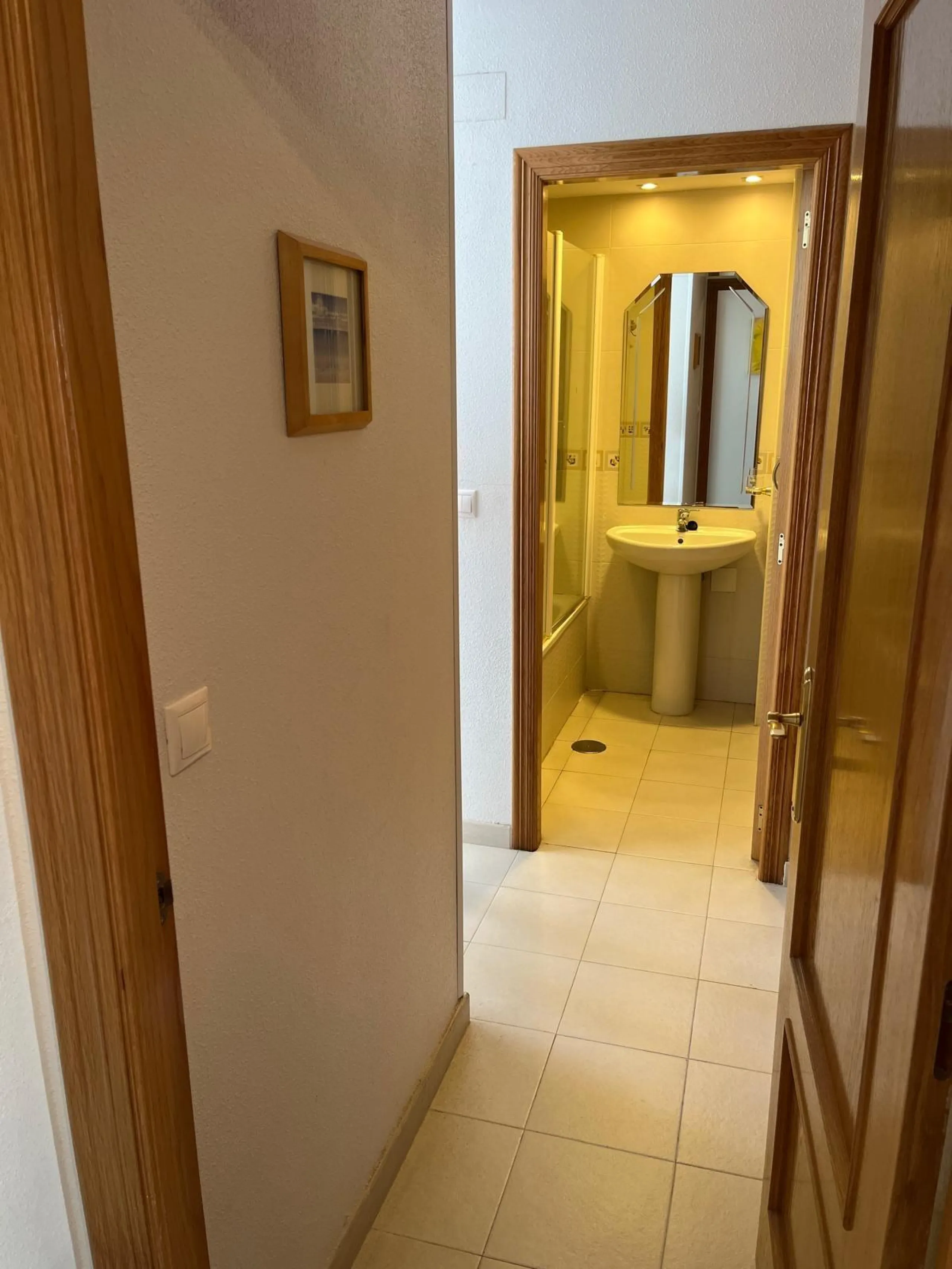 APARTAMENTO CON VISTAS AL MAR DE 3 HAB Y 2 BAÑOS CON TERRAZA Y PISCINA