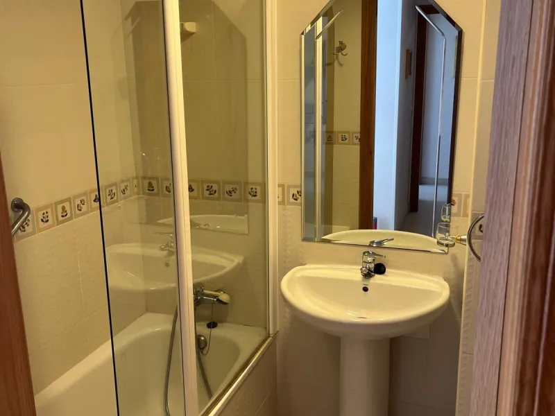 APARTAMENTO CON VISTAS AL MAR DE 3 HAB Y 2 BAÑOS CON TERRAZA Y PISCINA