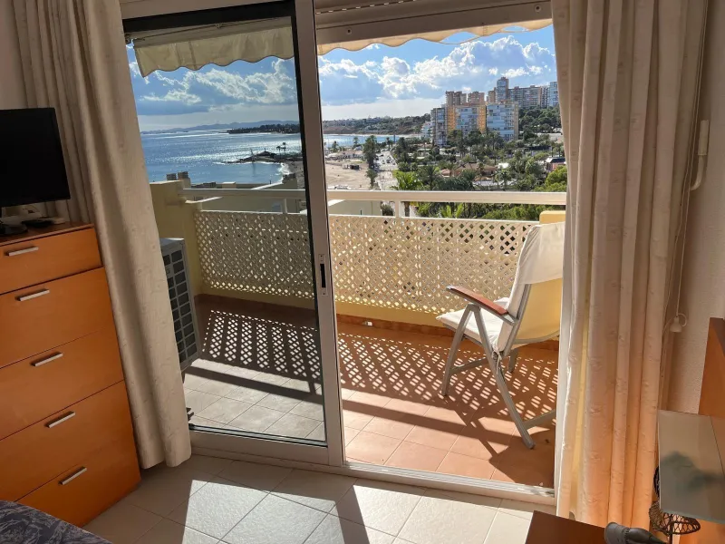 APARTAMENTO CON VISTAS AL MAR DE 3 HAB Y 2 BAÑOS CON TERRAZA Y PISCINA