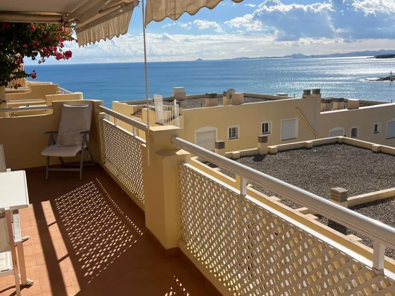 APARTAMENTO CON VISTAS AL MAR DE 3 HAB Y 2 BAÑOS CON TERRAZA Y PISCINA