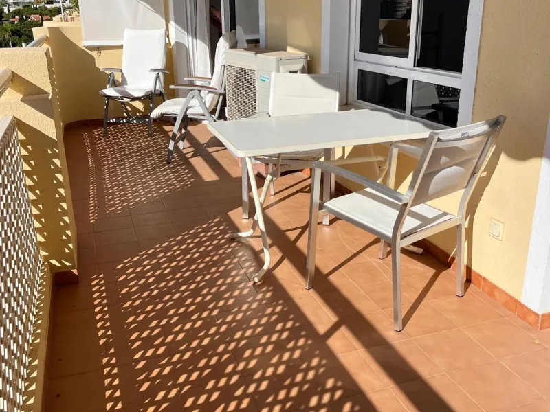 APARTAMENTO CON VISTAS AL MAR DE 3 HAB Y 2 BAÑOS CON TERRAZA Y PISCINA