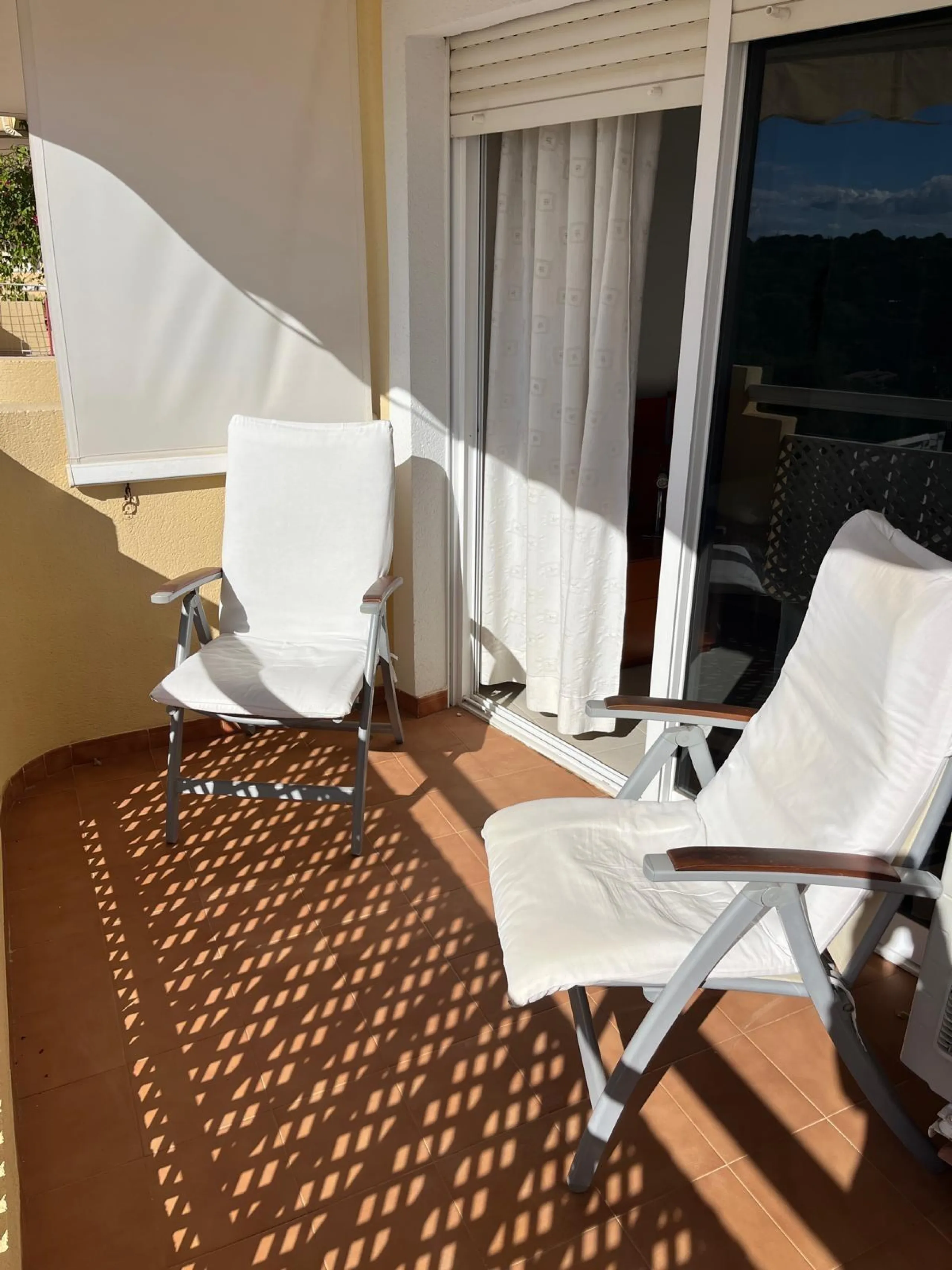 APARTAMENTO CON VISTAS AL MAR DE 3 HAB Y 2 BAÑOS CON TERRAZA Y PISCINA