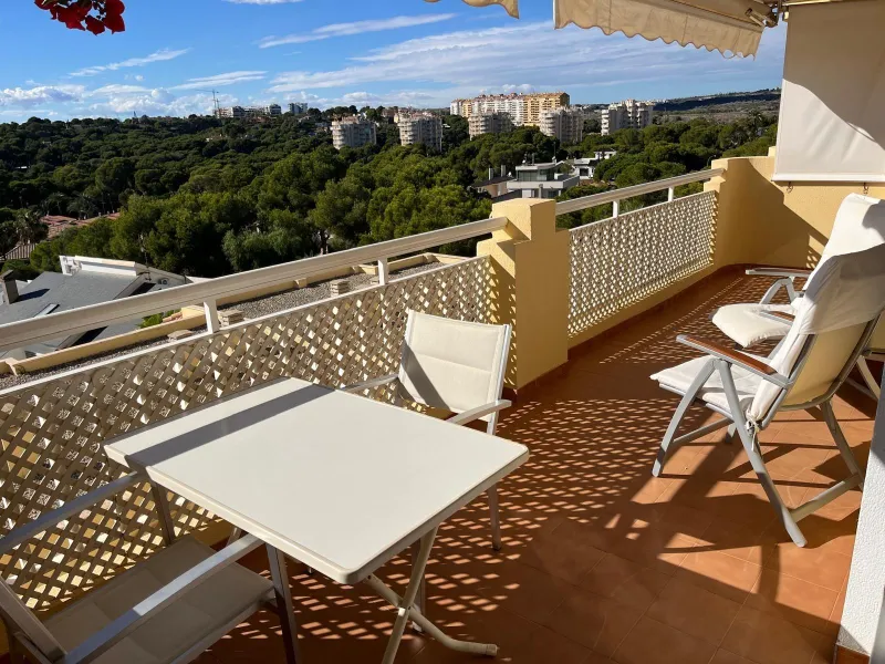 APARTAMENTO CON VISTAS AL MAR DE 3 HAB Y 2 BAÑOS CON TERRAZA Y PISCINA