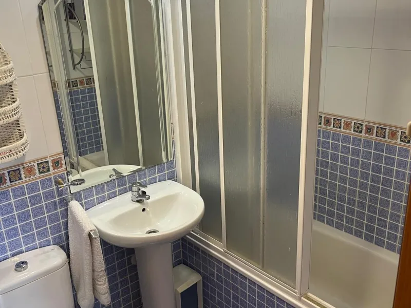APARTAMENTO CON VISTAS AL MAR DE 3 HAB Y 2 BAÑOS CON TERRAZA Y PISCINA