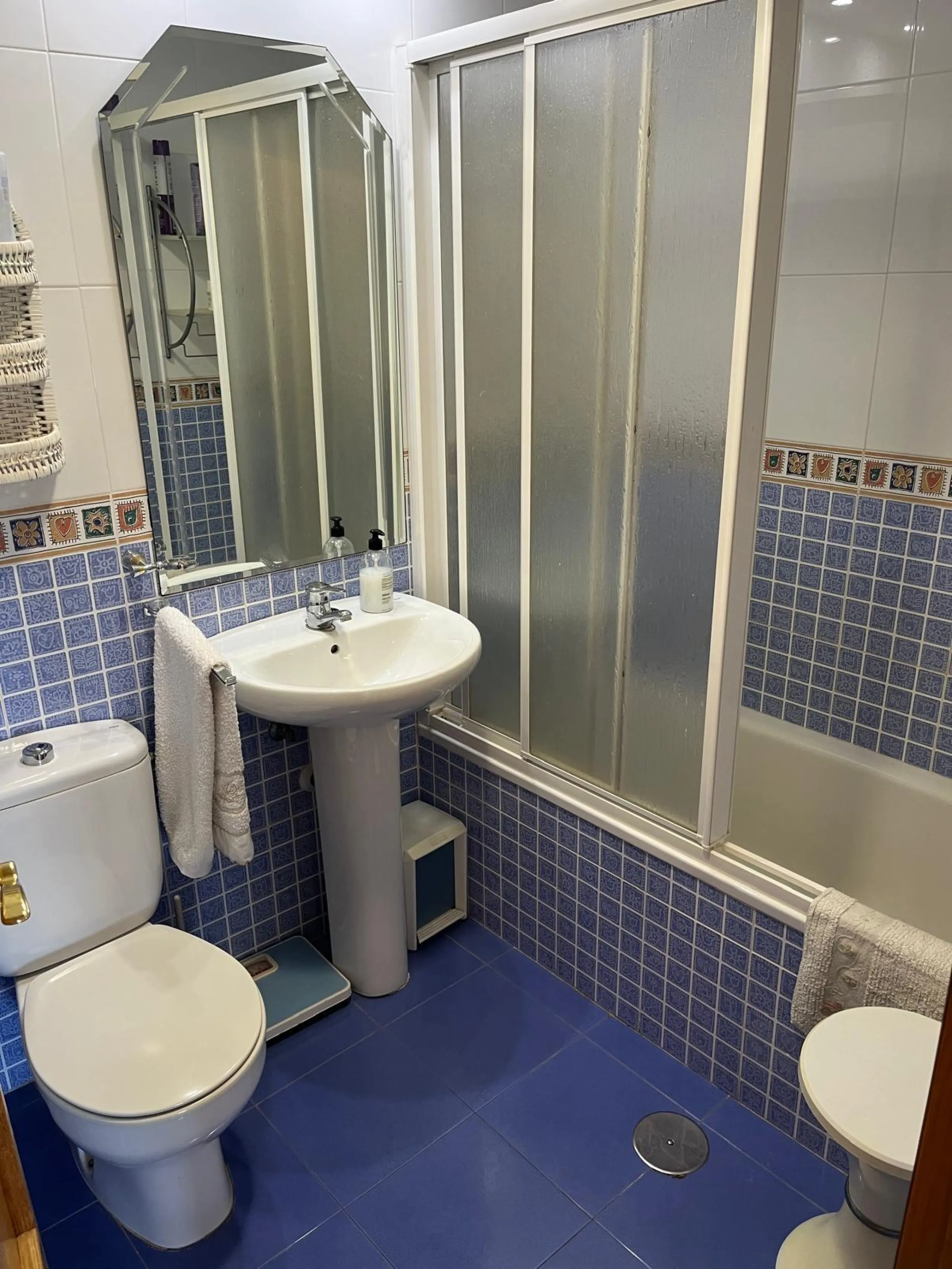 APARTAMENTO CON VISTAS AL MAR DE 3 HAB Y 2 BAÑOS CON TERRAZA Y PISCINA