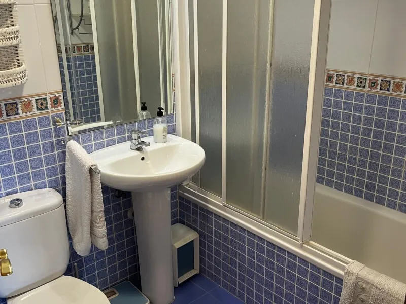 APARTAMENTO CON VISTAS AL MAR DE 3 HAB Y 2 BAÑOS CON TERRAZA Y PISCINA