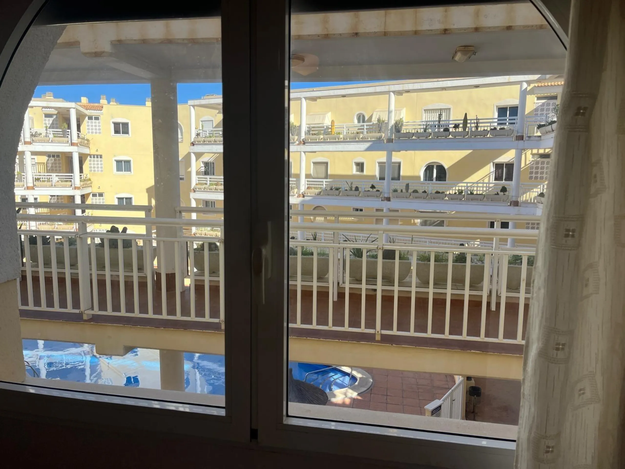 APARTAMENTO CON VISTAS AL MAR DE 3 HAB Y 2 BAÑOS CON TERRAZA Y PISCINA