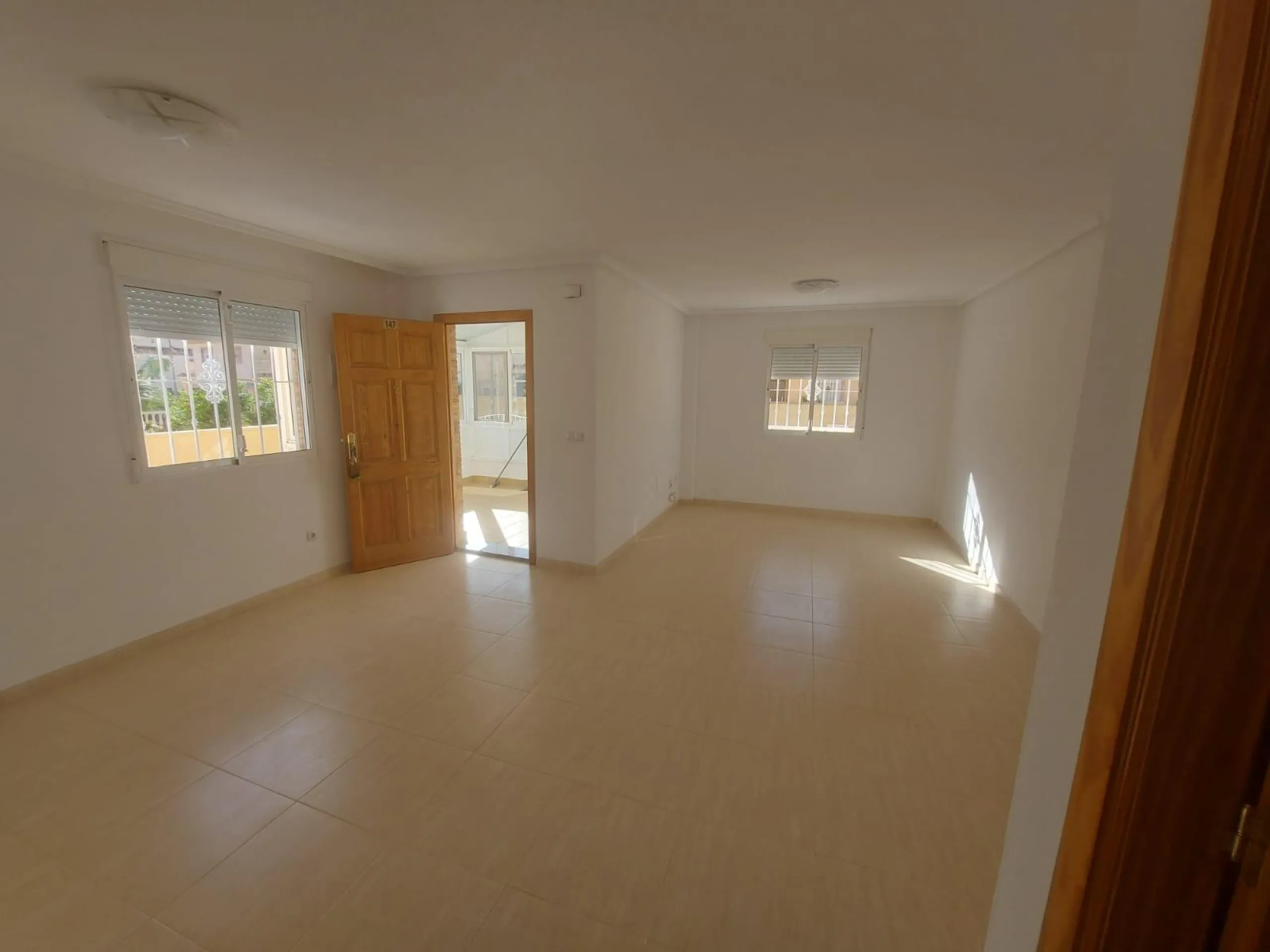 ADOSADO CON PISCINA PROPIA EN CIUDAD QUESADA DE 3 DORM. 2 BAÑOS. CON SOLARIUM PRIVADO DE 25 M2. PARCELA 92 M2. CASA 104 M2.