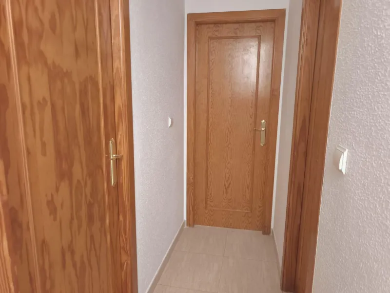 ADOSADO CON PISCINA PROPIA EN CIUDAD QUESADA DE 3 DORM. 2 BAÑOS. CON SOLARIUM PRIVADO DE 25 M2. PARCELA 92 M2. CASA 104 M2.