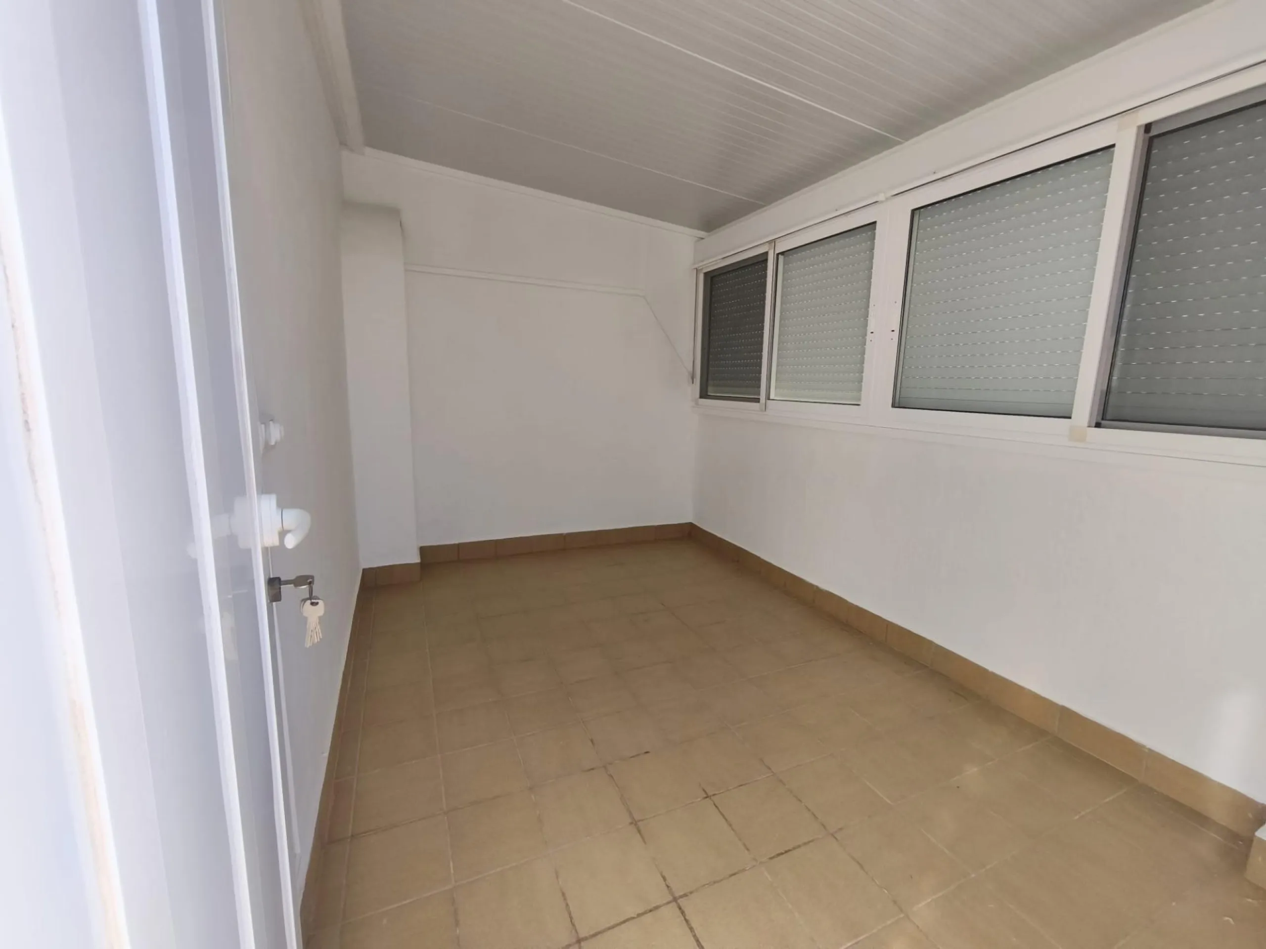ADOSADO CON PISCINA PROPIA EN CIUDAD QUESADA DE 3 DORM. 2 BAÑOS. CON SOLARIUM PRIVADO DE 25 M2. PARCELA 92 M2. CASA 104 M2.