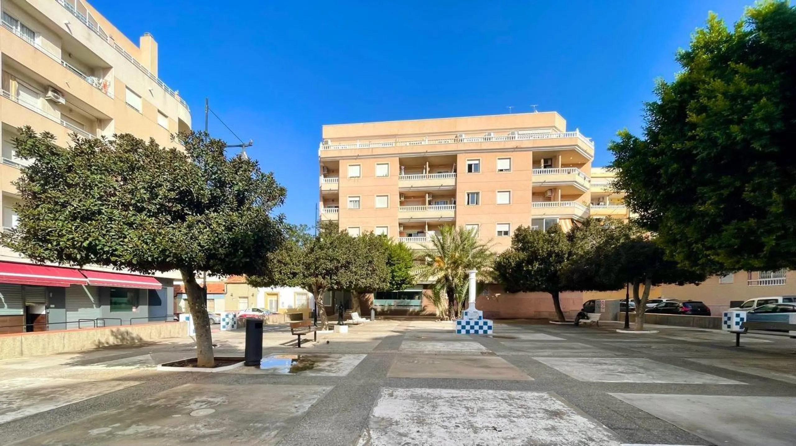 Apartamento exclusivo de dos habitaciones con un baño en el centro de Torrevieja.