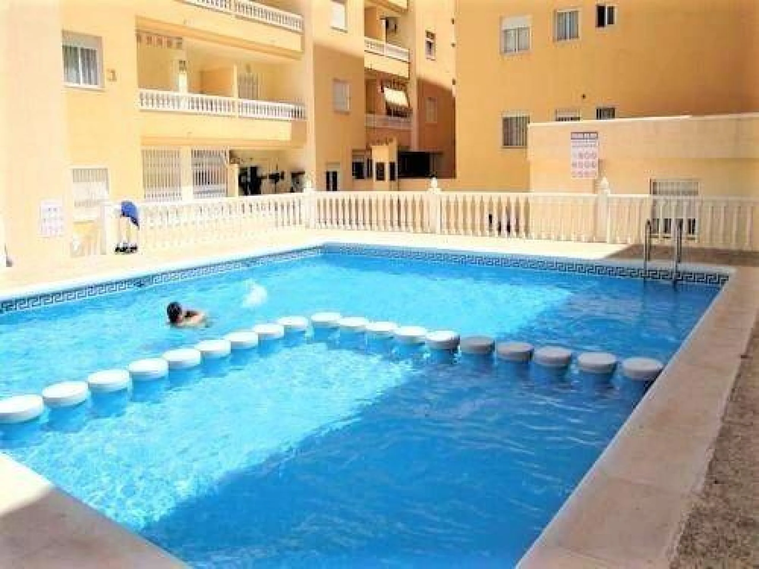 Apartamento exclusivo de dos habitaciones con un baño en el centro de Torrevieja.