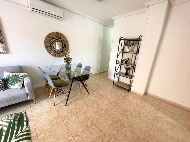 Apartamento exclusivo de dos habitaciones con un baño en el centro de Torrevieja.