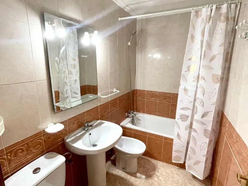 Apartamento exclusivo de dos habitaciones con un baño en el centro de Torrevieja.