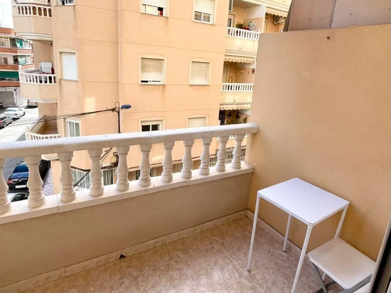 Apartamento exclusivo de dos habitaciones con un baño en el centro de Torrevieja.