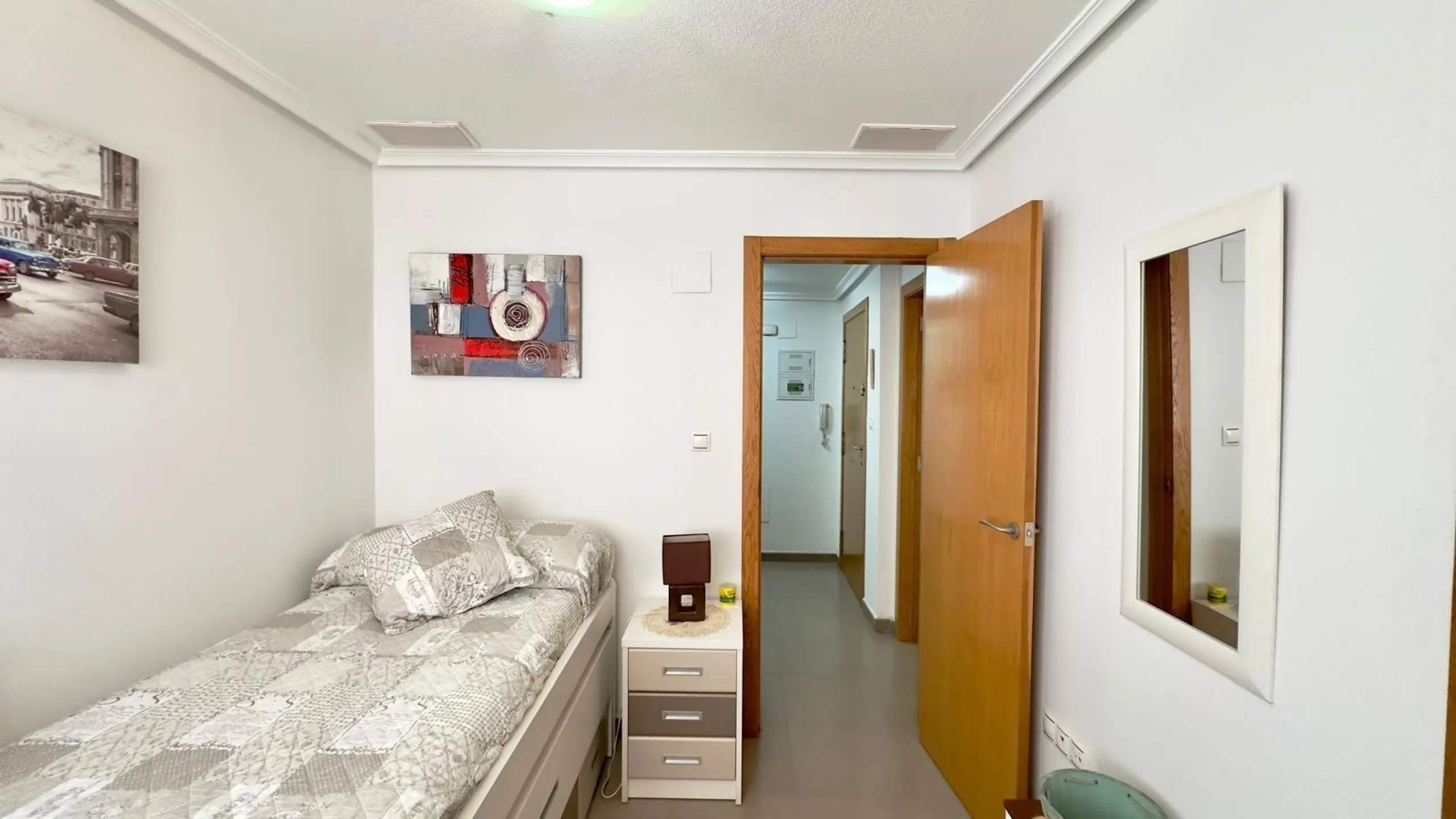 EXCLUSIVE 2-BEDROOM, 1-BATHROOM APARTMENT IN THE CENTER OF TORREVIEJA