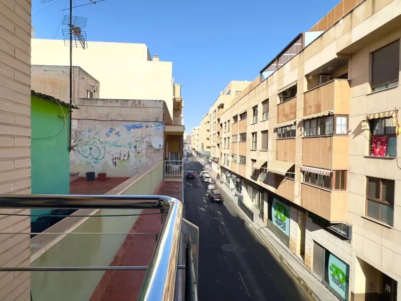 EXCLUSIVE 2-BEDROOM, 1-BATHROOM APARTMENT IN THE CENTER OF TORREVIEJA