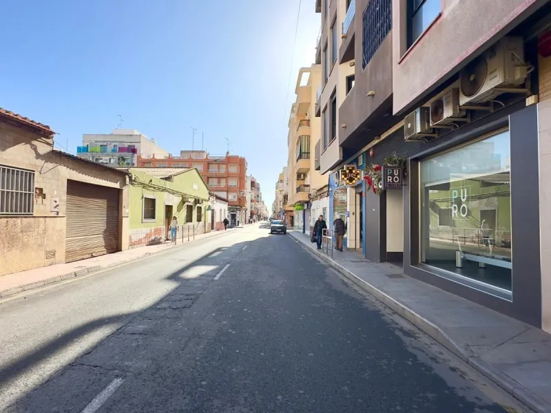 EXCLUSIVE 2-BEDROOM, 1-BATHROOM APARTMENT IN THE CENTER OF TORREVIEJA
