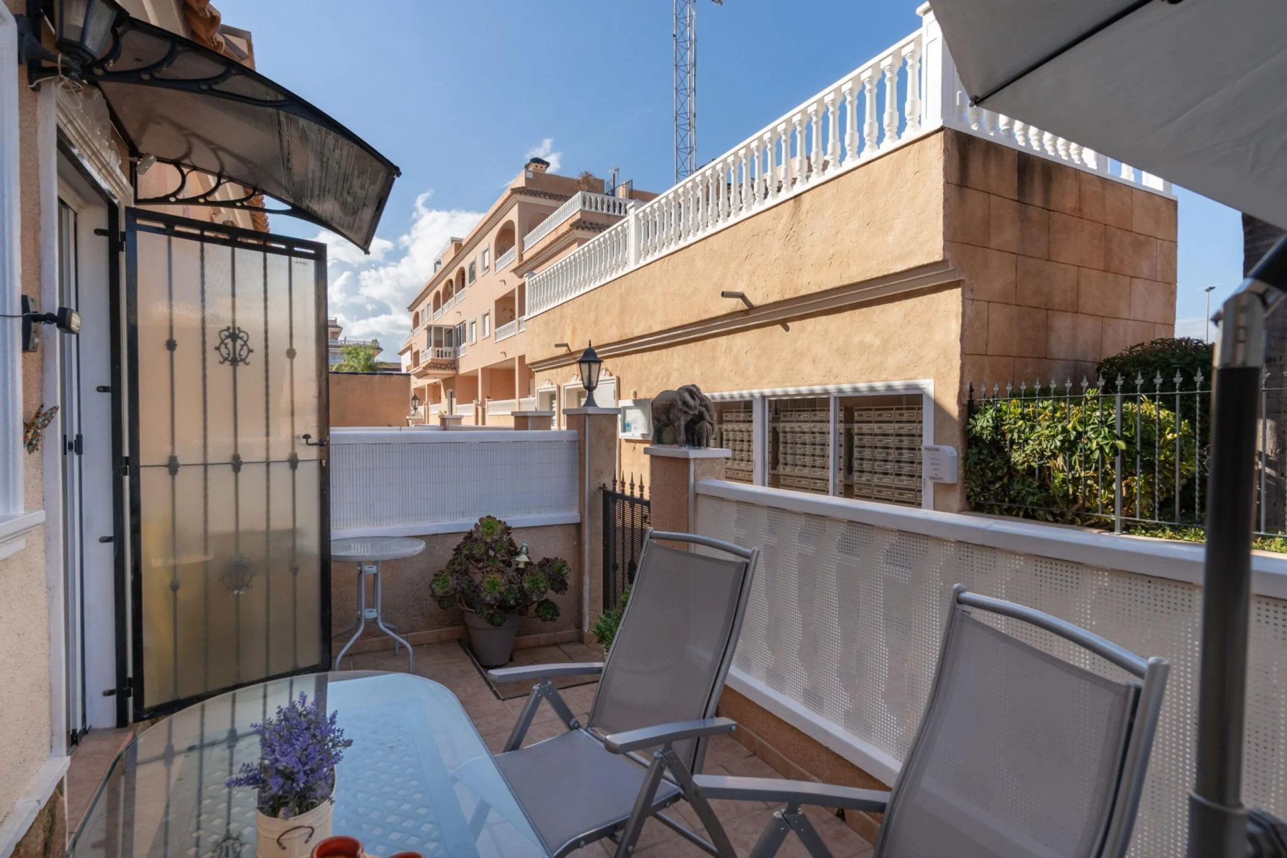SEMI-DETACHED HOUSE IN VILLAMARTIN WITH 2 BEDROOMS, 2 BATHROOMS, SWIMMING POOL, JACUZZI AND SAUNA
