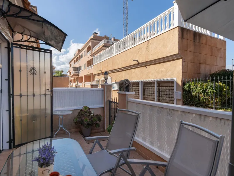 SEMI-DETACHED HOUSE IN VILLAMARTIN WITH 2 BEDROOMS, 2 BATHROOMS, SWIMMING POOL, JACUZZI AND SAUNA