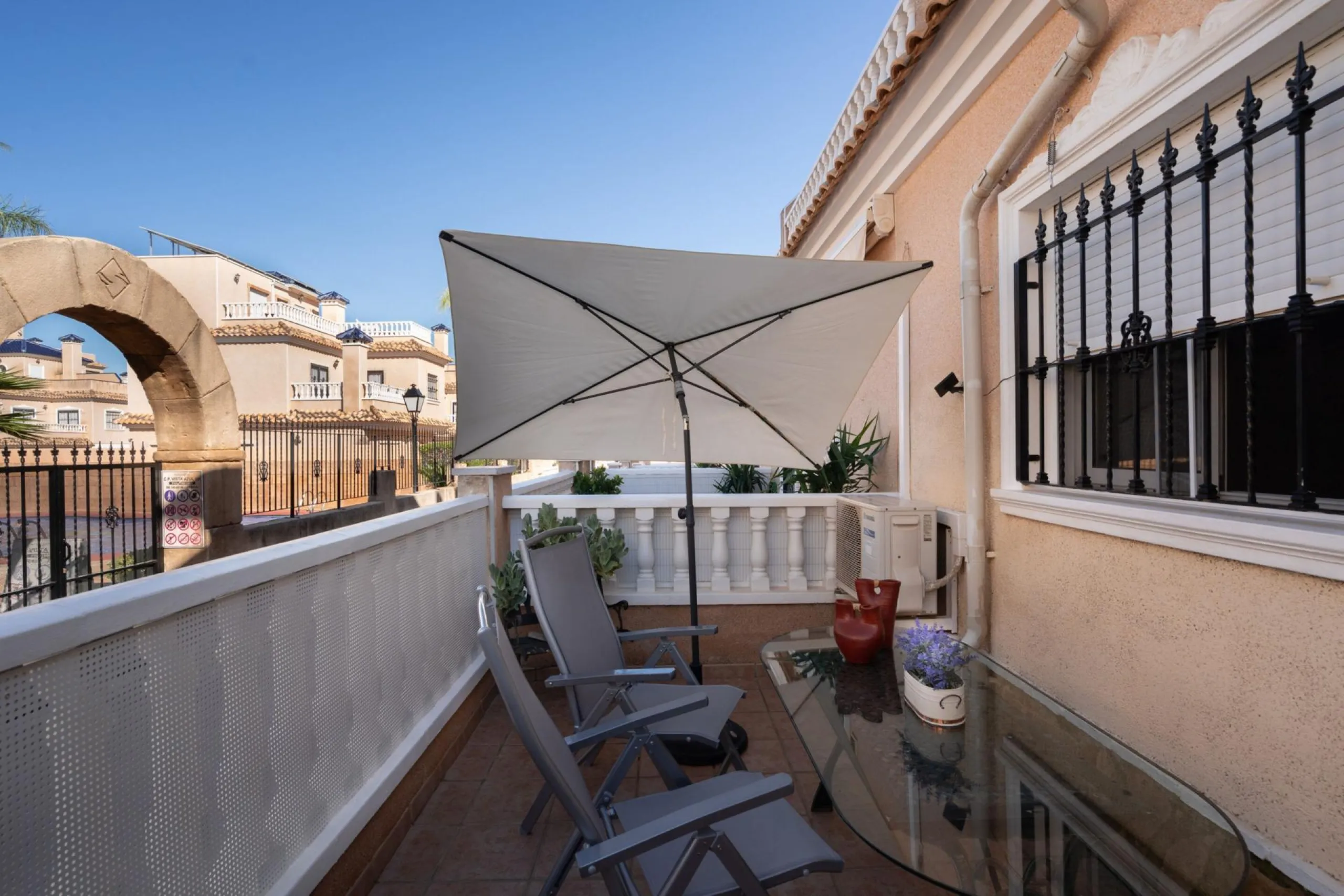 SEMI-DETACHED HOUSE IN VILLAMARTIN WITH 2 BEDROOMS, 2 BATHROOMS, SWIMMING POOL, JACUZZI AND SAUNA