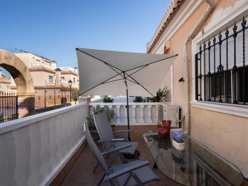 SEMI-DETACHED HOUSE IN VILLAMARTIN WITH 2 BEDROOMS, 2 BATHROOMS, SWIMMING POOL, JACUZZI AND SAUNA